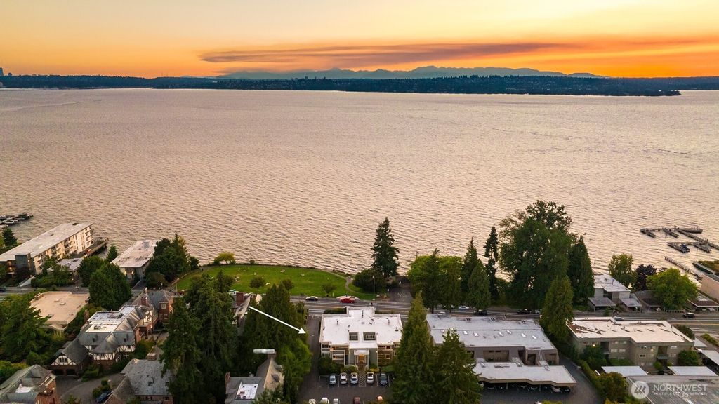 Photo of 6620 Lake Washington Boulevard NE #101, Kirkland, WA 98033 (MLS # 2451614)