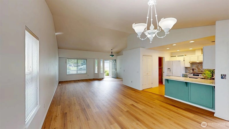 1605 N Bluegrass Lane