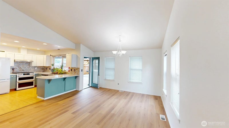 1605 N Bluegrass Lane