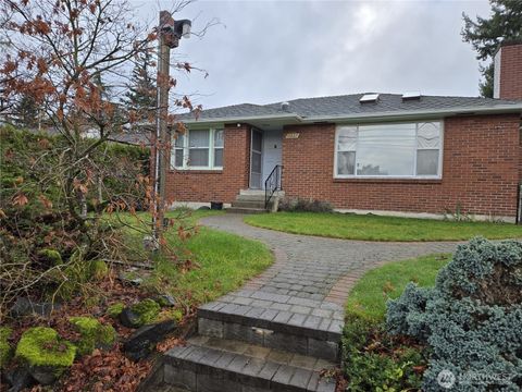 Photo of 11227 Fremont Avenue N, Seattle, WA 98133 (MLS # 2463557)