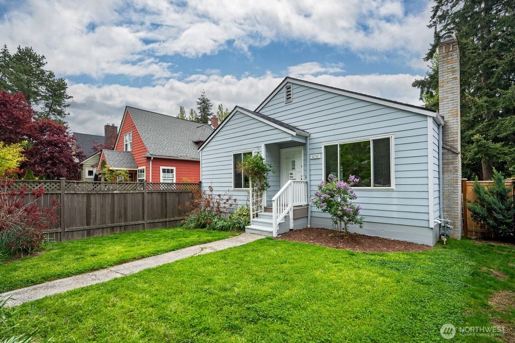 Photo of 5252 35th Avenue SW, Seattle, WA 98126 (MLS # 2366644)