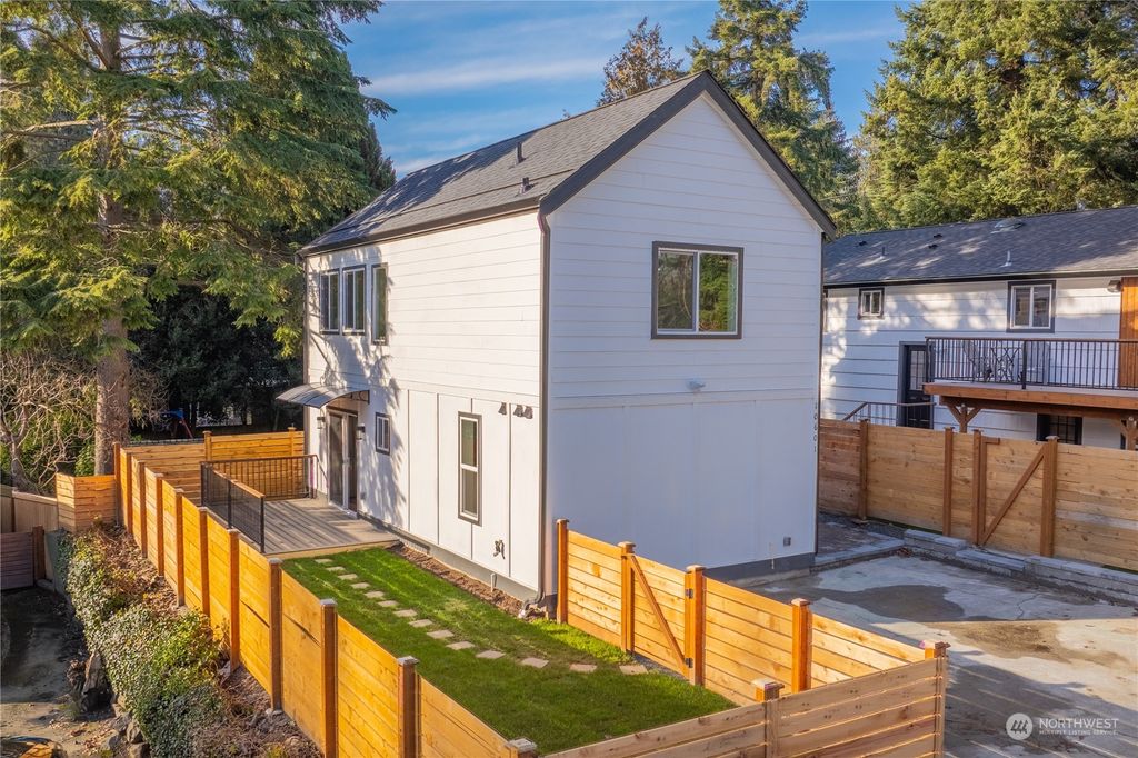 Photo of 10601 NE 14th Avenue NE, Seattle, WA 98125 (MLS # 2194622)