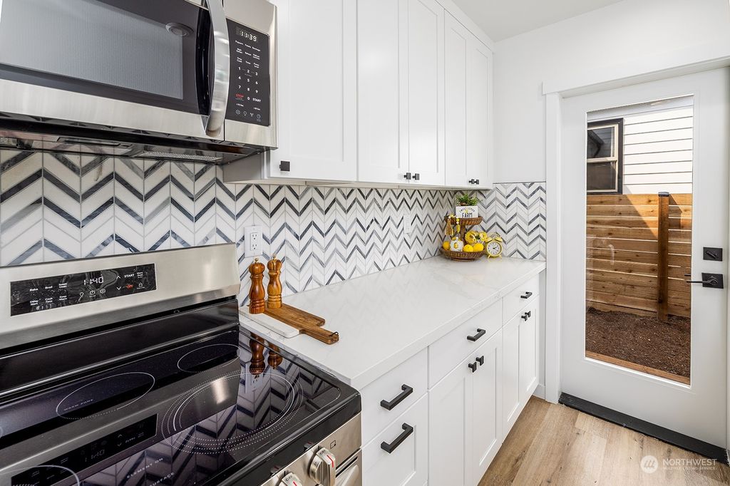 Photo of 9238 B Evanston Avenue N, Seattle, WA 98103 (MLS # 2267429)