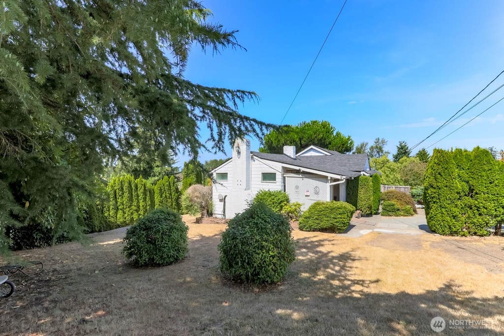 Photo of 24925 20TH Avenue S, Des Moines, WA 98198 (MLS # 2570979)