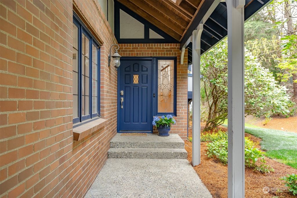 Photo of 14206 NE 40th Place, Bellevue, WA 98007 (MLS # 2224440)