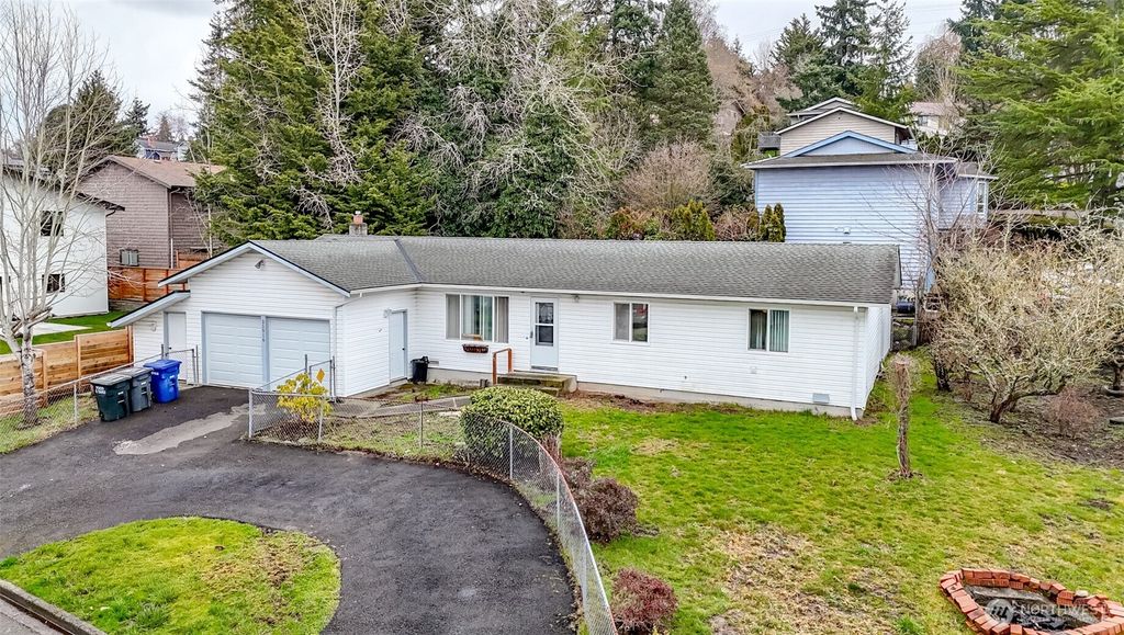 Photo of 25916 14th Place S, Des Moines, WA 98198 (MLS # 2483601)