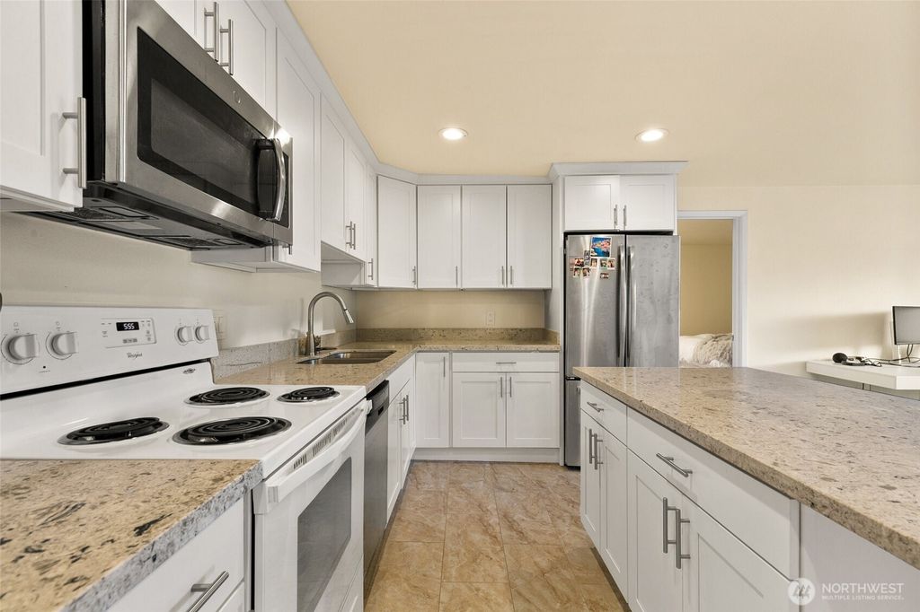 Photo of 11008 NE 68th Street #721, Kirkland, WA 98033 (MLS # 2358978)