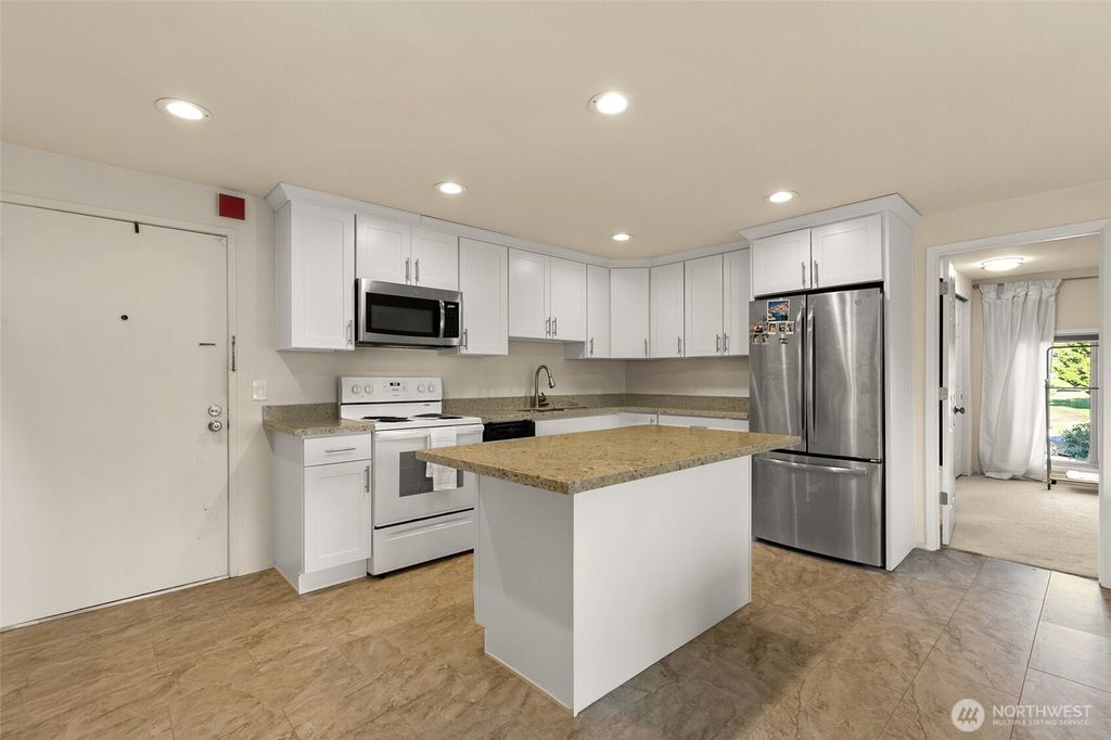 Photo of 11008 NE 68th Street #721, Kirkland, WA 98033 (MLS # 2358978)