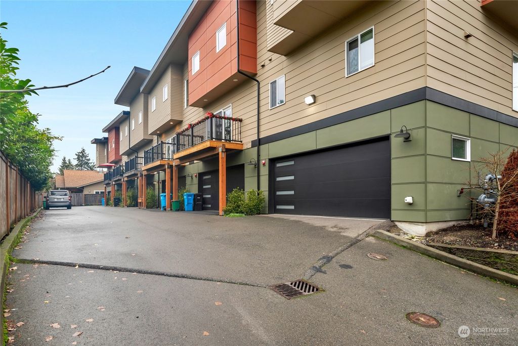 Photo of 1540 NE 175th Street #D, Shoreline, WA 98155 (MLS # 2188339)