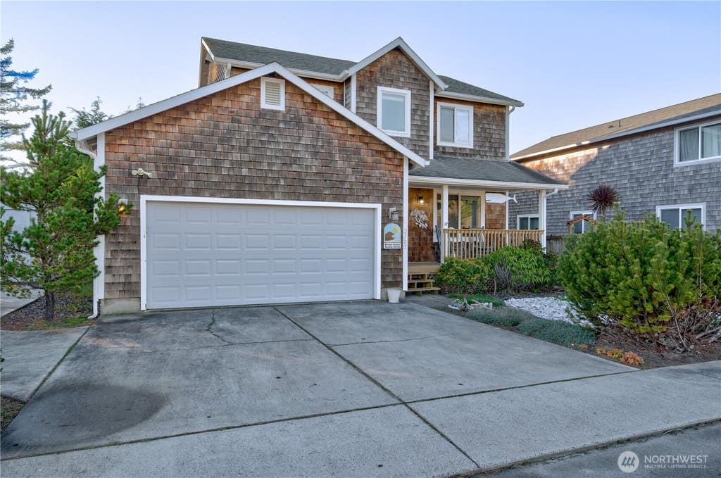 Photo of 2705 N Sea Crest Avenue, Long Beach, WA 98631 (MLS # 2541356)