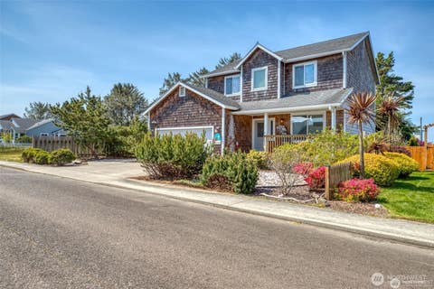 Photo of 2705 N Sea Crest Avenue, Long Beach, WA 98631 (MLS # 2541356)