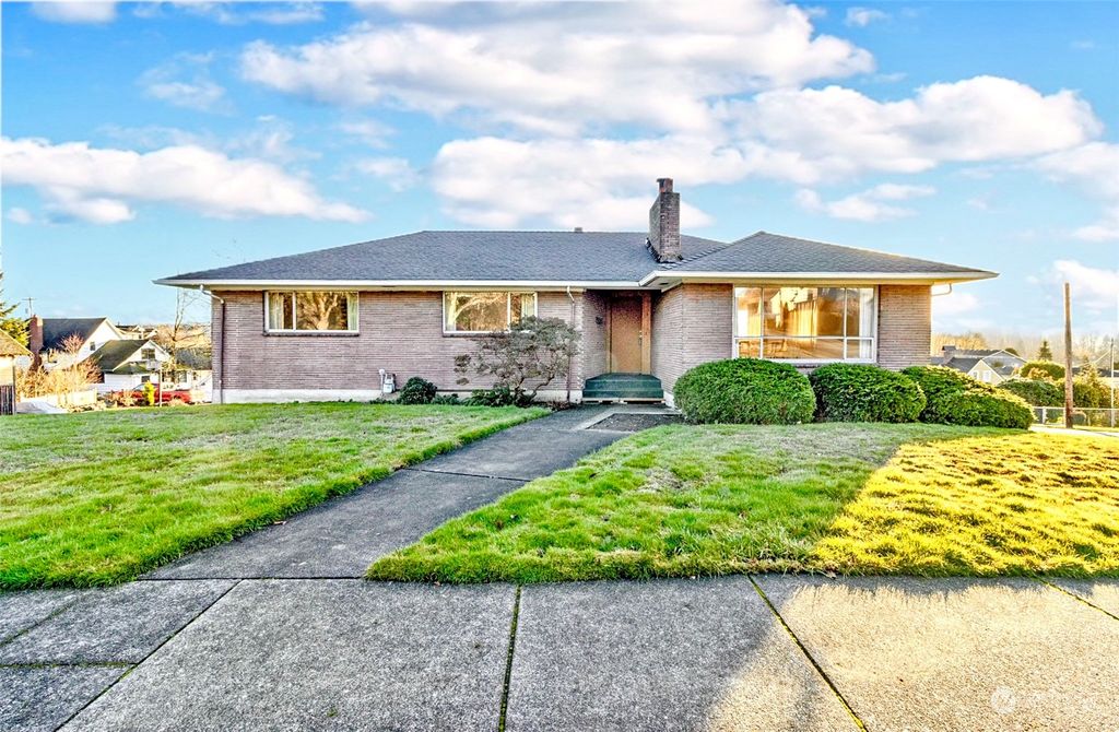 Photo of 1305 3rd Street, Snohomish, WA 98290 (MLS # 2030611)