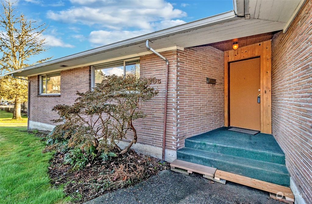Photo of 1305 3rd Street, Snohomish, WA 98290 (MLS # 2030611)