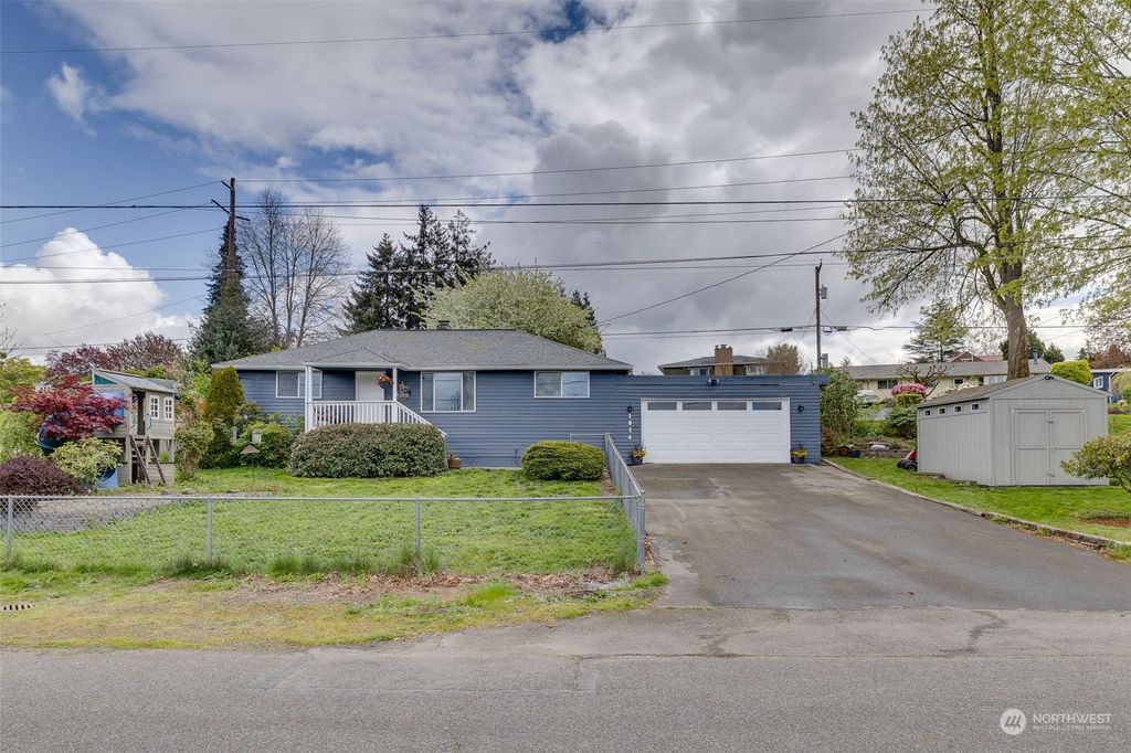 Photo of 1814 S Davis Avenue Ave, Renton, WA 98055 (MLS # 2215191)