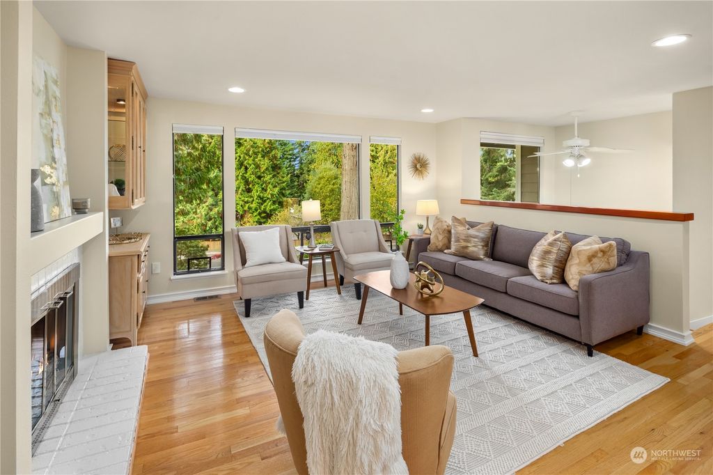 Photo of 10802 167th Avenue NE, Redmond, WA 98052 (MLS # 2304512)