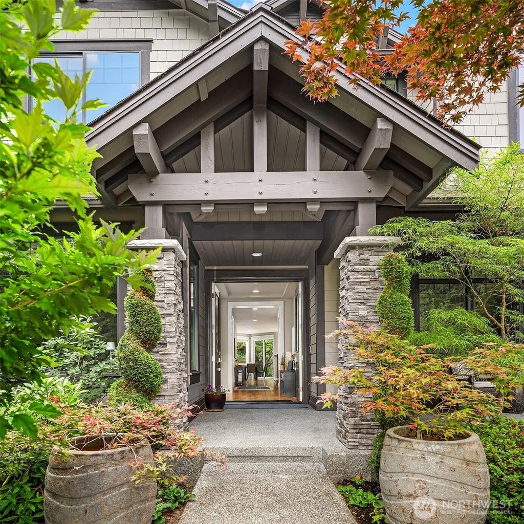 Photo of 9233 255th Avenue NE, Redmond, WA 98053 (MLS # 2575251)