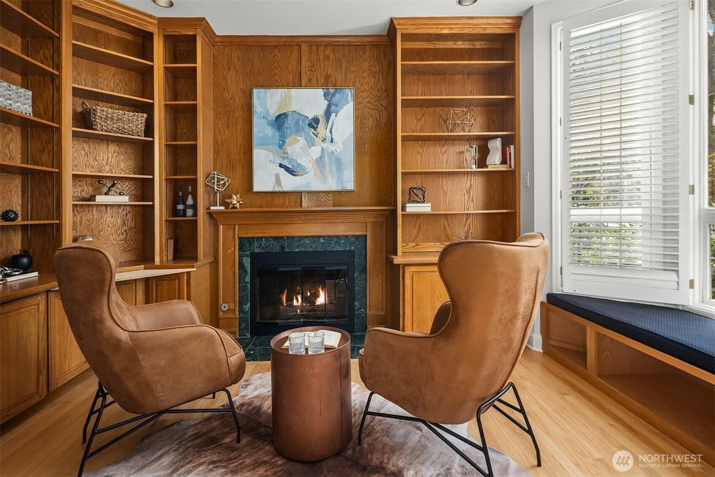 Photo of 928 17th Avenue E, Seattle, WA 98112 (MLS # 2489314)