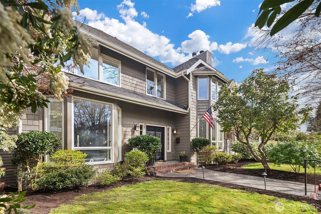 Photo of 928 17th Avenue E, Seattle, WA 98112 (MLS # 2489314)