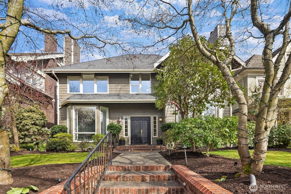 Photo of 928 17th Avenue E, Seattle, WA 98112 (MLS # 2489314)