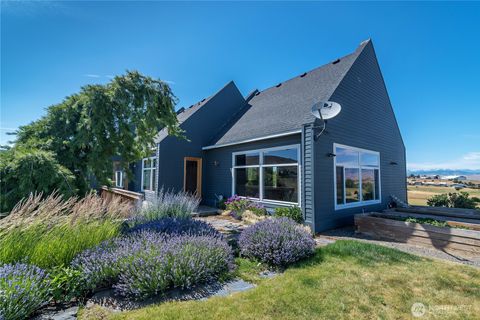 Photo of 610 Meadow View Drive, Ellensburg, WA 98926 (MLS # 2402756)