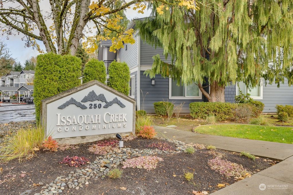 Photo of 250 NW Dogwood Street #E202, Issaquah, WA 98027 (MLS # 2305093)