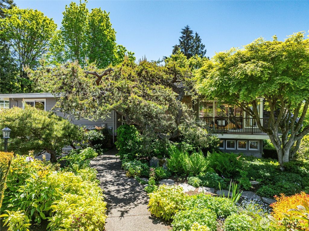 Photo of 1525 NW 167th Street, Shoreline, WA 98177 (MLS # 2364115)
