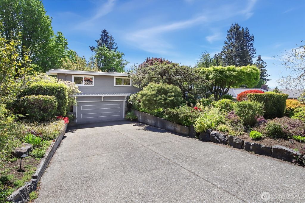 Photo of 1525 NW 167th Street, Shoreline, WA 98177 (MLS # 2364115)