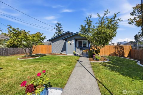 Photo of 209 16th St SW ST, Puyallup, WA 98371 (MLS # 2557641)