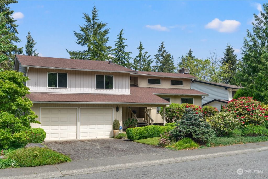 Photo of 11816 SE 65th Street, Bellevue, WA 98006 (MLS # 2237041)