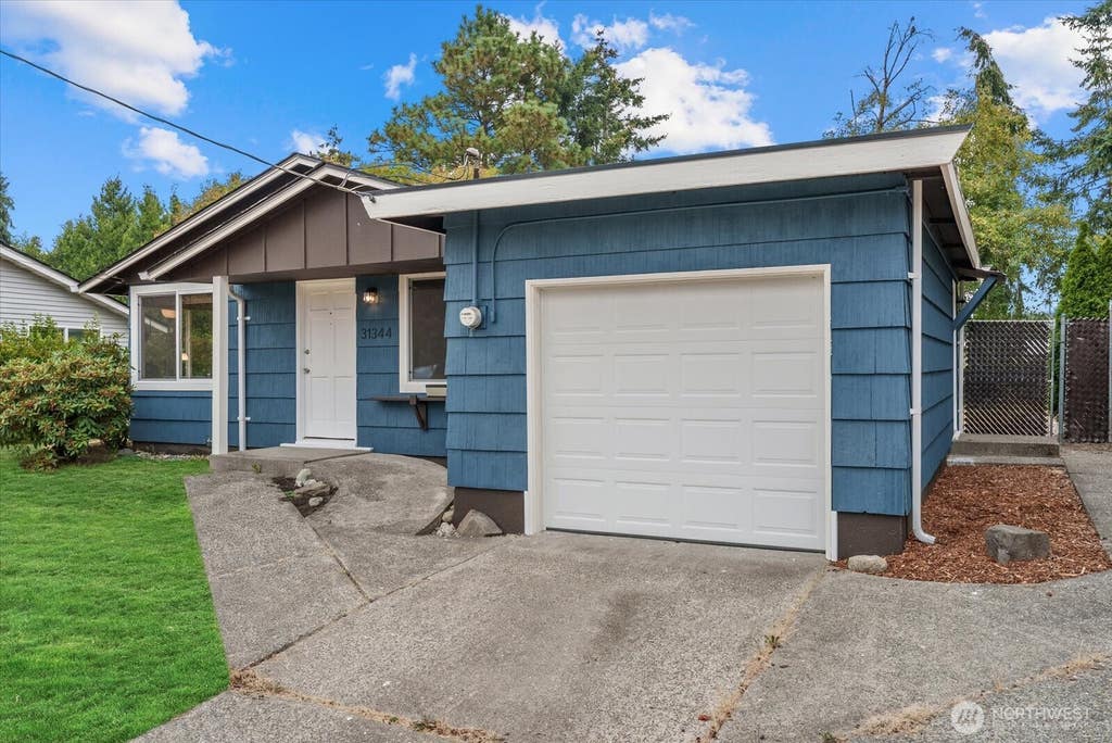 Photo of 31344 13th Ave S AVE, Federal Way, WA 98003 (MLS # 2569814)