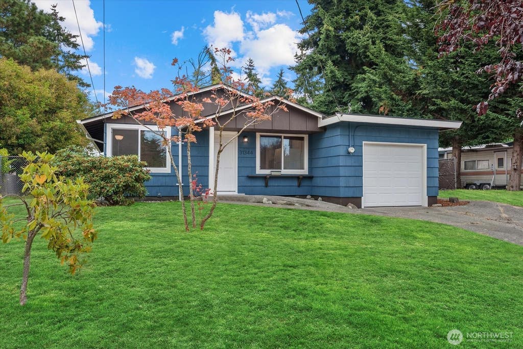 Photo of 31344 13th Ave S AVE, Federal Way, WA 98003 (MLS # 2569814)