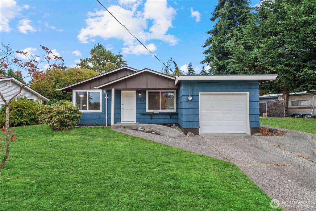 Photo of 31344 13th Ave S AVE, Federal Way, WA 98003 (MLS # 2569814)