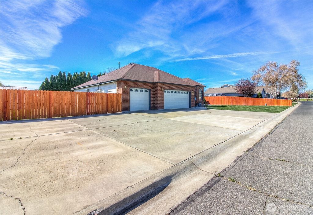 Photo of 7512 Olmstead Court, Yakima, WA 98908 (MLS # 2503963)