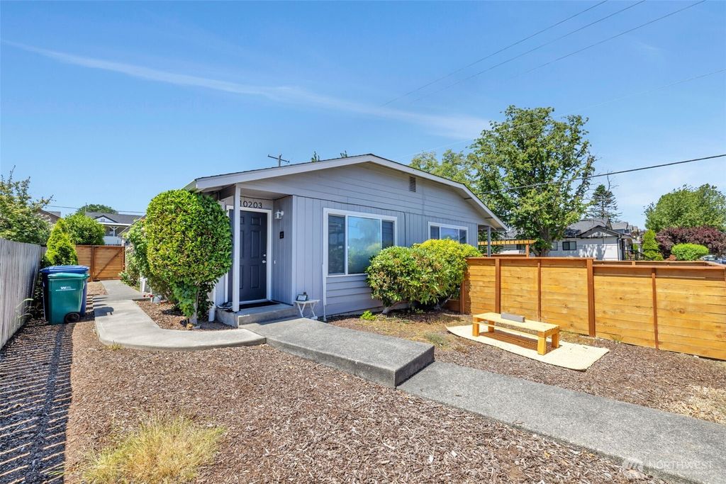 Photo of 10201 17th Avenue SW, Seattle, WA 98146 (MLS # 2412109)