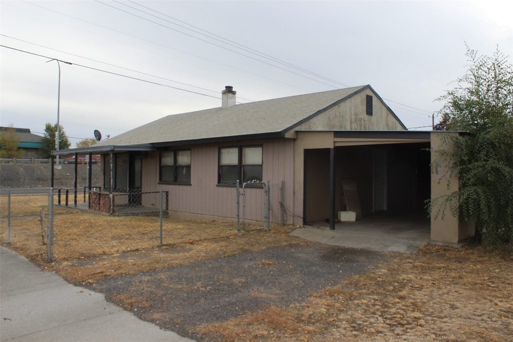 Photo of 1237 E Terrace Avenue, Moses Lake, WA 98837 (MLS # 2596238)