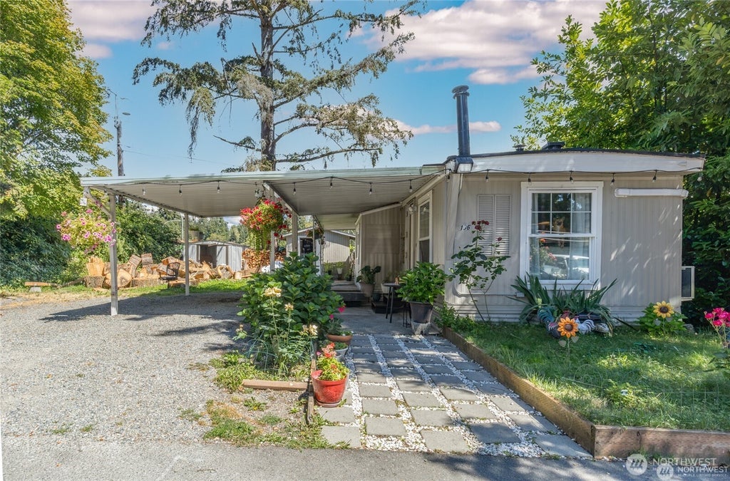Photo of 1660 S 333rd Street, Federal Way, WA 98003 (MLS # 2586234)