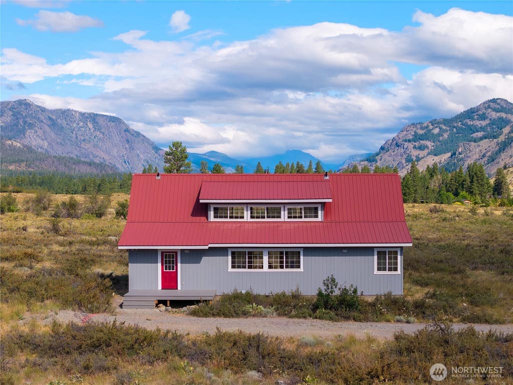 Photo of 7 Arrowhead Road, Winthrop, WA 98862 (MLS # 2539357)