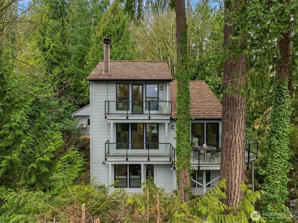 Photo of 4429 E Mercer Way, Mercer Island, WA 98040 (MLS # 2480372)