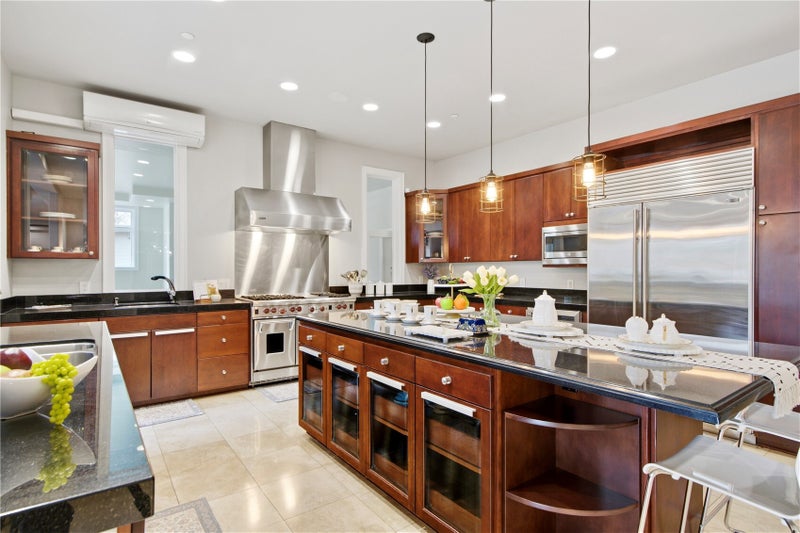 2 Crescent Key SE
