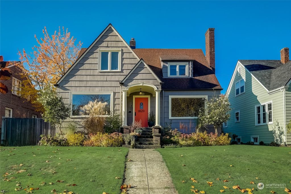 Photo of 1020 Colby Avenue, Everett, WA 98201 (MLS # 2197099)