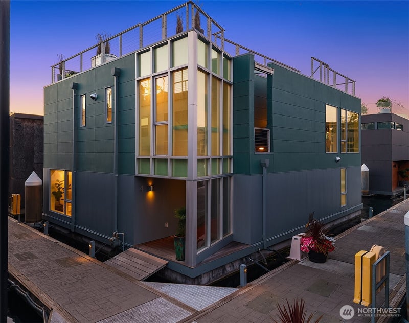 2821 Fairview Avenue E Unit 4