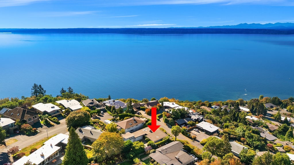 Photo of 12822 Shorecrest Drive SW, Burien, WA 98146 (MLS # 2596099)