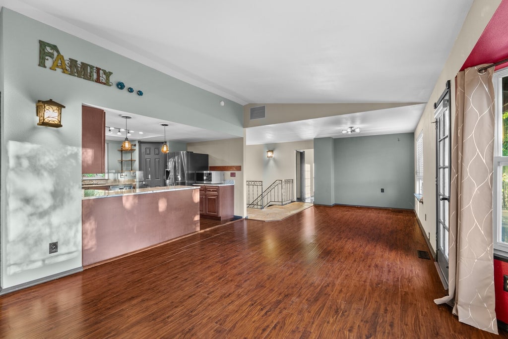 Photo of 1531 Vista Drive, Puyallup, WA 98372 (MLS # 2595021)