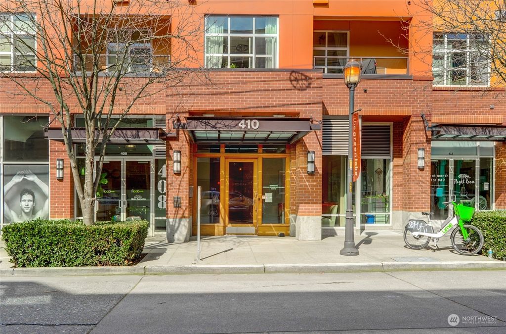 Photo of 410 NE 70th Street #601, Seattle, WA 98115 (MLS # 2044395)