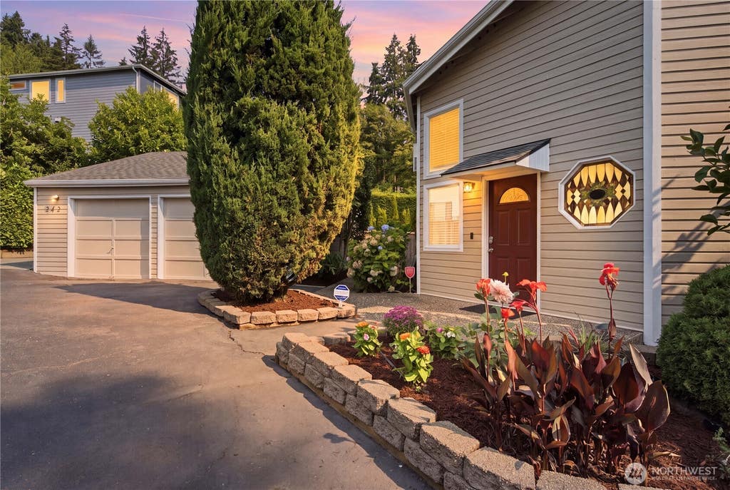 Photo of 242 W Lake Sammamish Parkway SE, Bellevue, WA 98008 (MLS # 2564430)