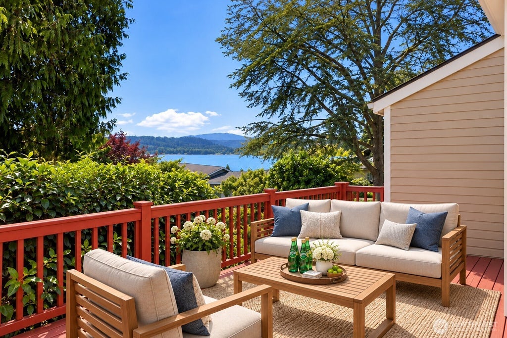 Photo of 242 W Lake Sammamish Parkway SE, Bellevue, WA 98008 (MLS # 2564430)