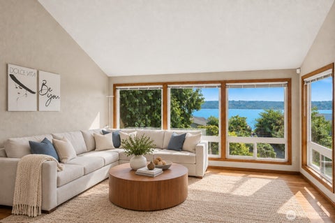 Photo of 242 W Lake Sammamish Parkway SE, Bellevue, WA 98008 (MLS # 2564430)