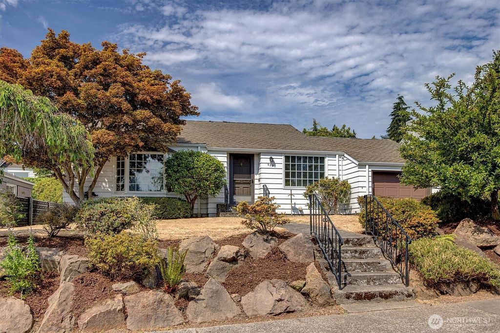 Photo of 6527 54th Avenue NE, Seattle, WA 98115 (MLS # 2415697)