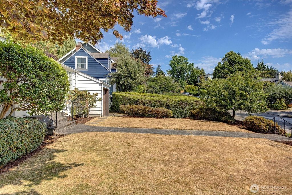 Photo of 6527 54th Avenue NE, Seattle, WA 98115 (MLS # 2415697)