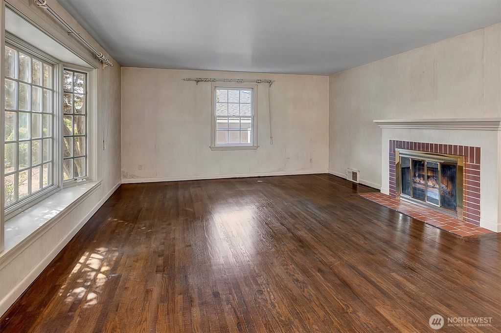 Photo of 6527 54th Avenue NE, Seattle, WA 98115 (MLS # 2415697)